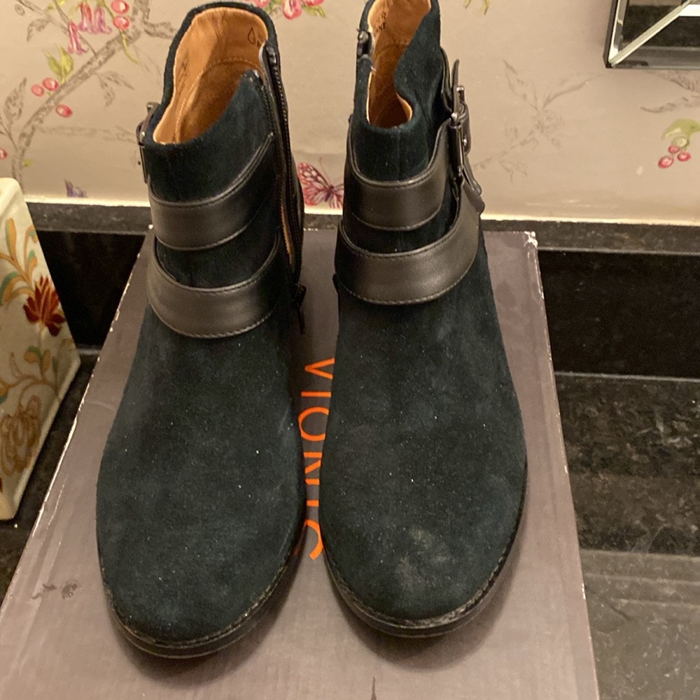 Vionic black suede booties